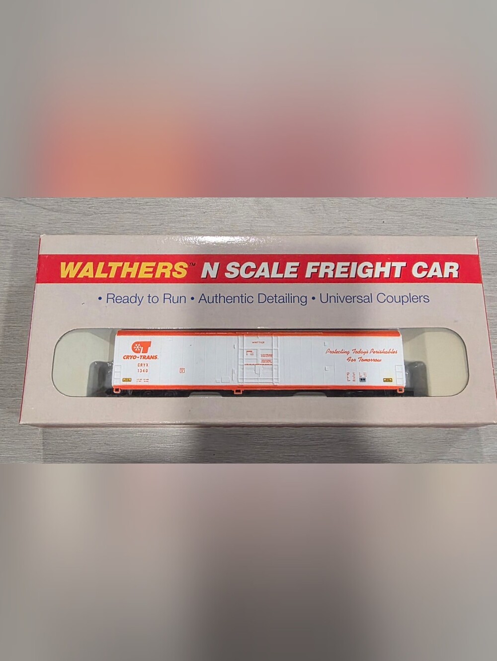 Walthers N Scale Cryo-Trans 70' Cryogenic Reefer
